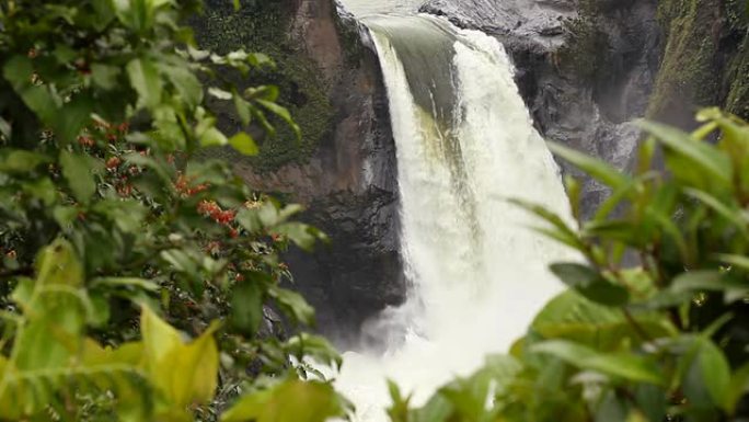 厄瓜多尔圣拉斐尔瀑布