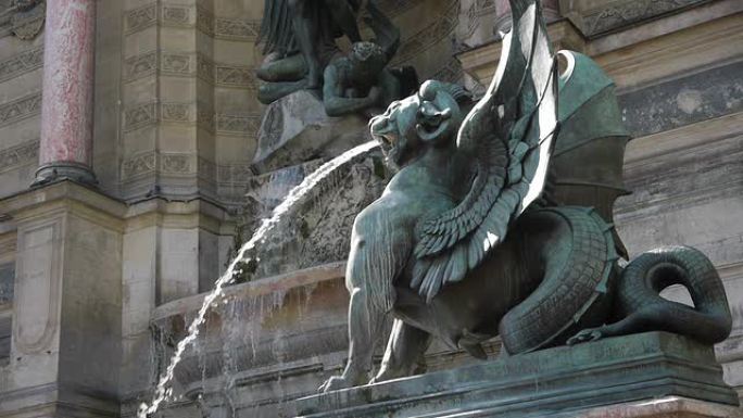 法国巴黎圣米歇尔的喷泉和雕像