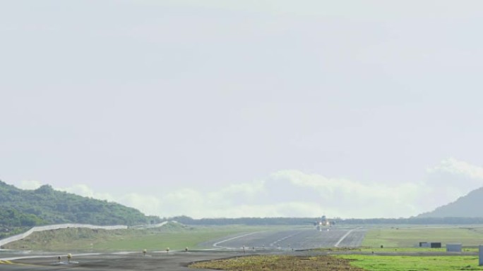 空客320接近并降落在普吉岛机场