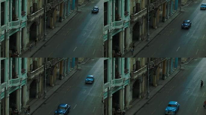 从上方看到哈瓦那大街上的一排老爷车