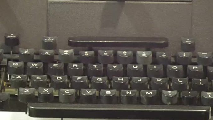 打字机的旧黑色模型