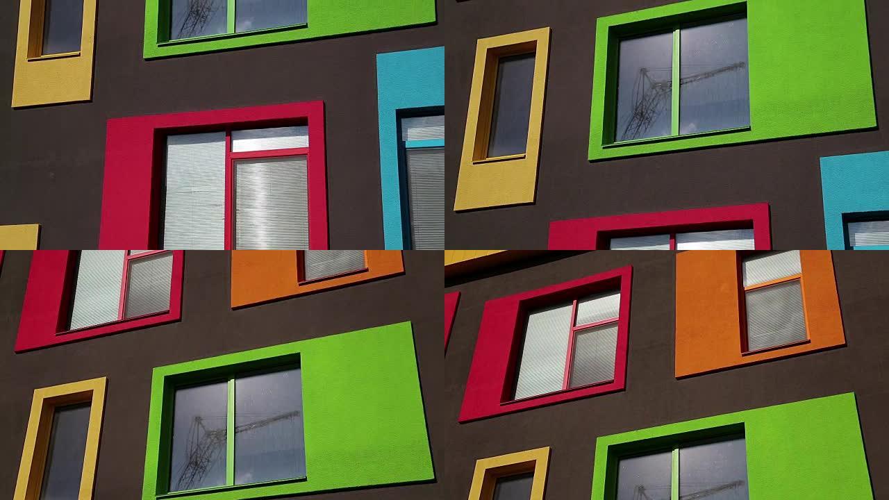 有多色窗户的建筑