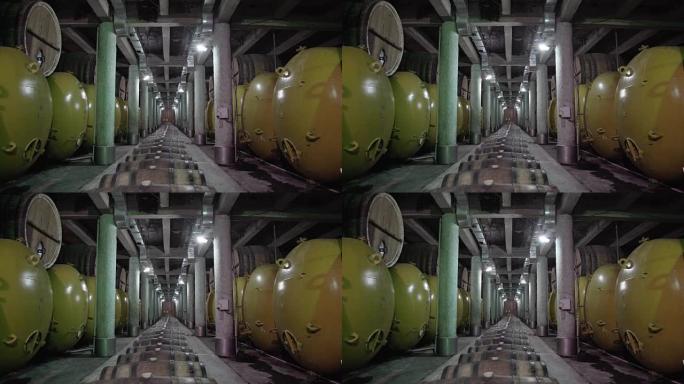 佐治亚州酿酒厂酒窖中的现代酒桶