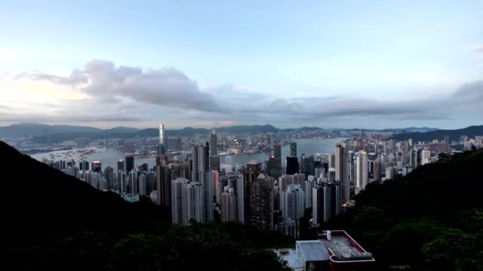 日落时分从太平山起的香港天际线