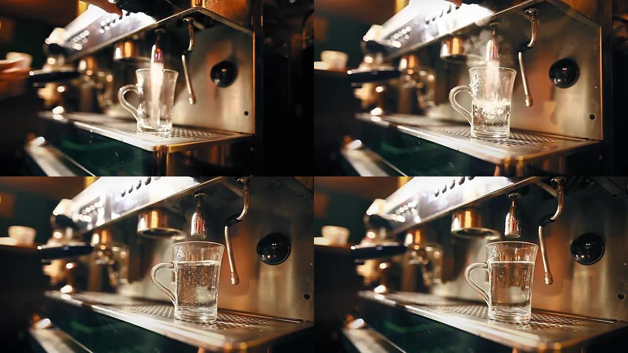 咖啡师在透明的杯子里倒一些开水