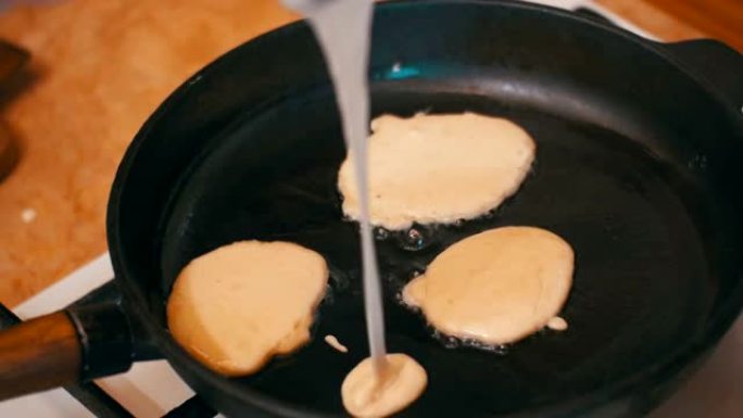 在家庭厨房的煎锅上制作煎饼，薄饼，烙饼