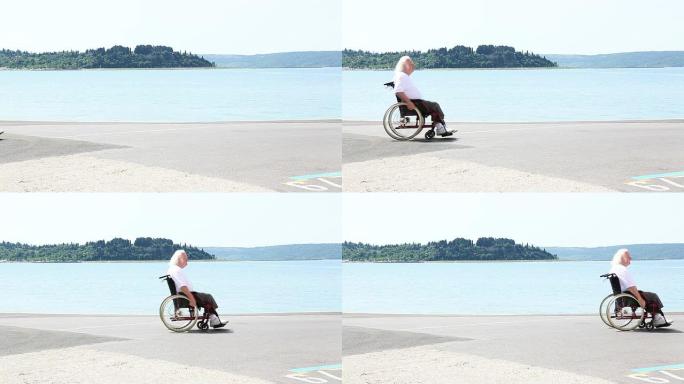 老人从轮椅上站起来