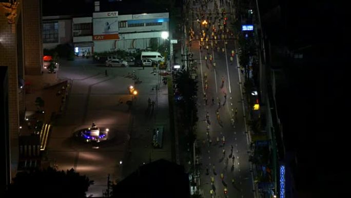 夜间曼谷市屋顶交通街自行车马拉松全景4k泰国