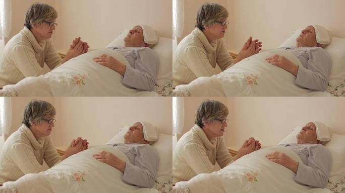 躺在床上的老和生病的女人由另一个女人照顾: 床，疾病，关怀，