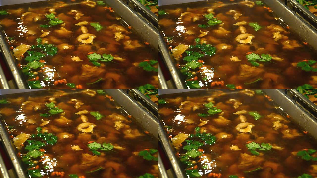 中国香料猪肉汤。