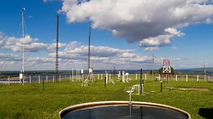 用于测量风速，夏季气象站降雨量的设备。延时