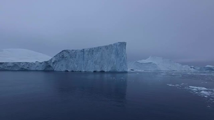 格陵兰北冰洋上的冰山