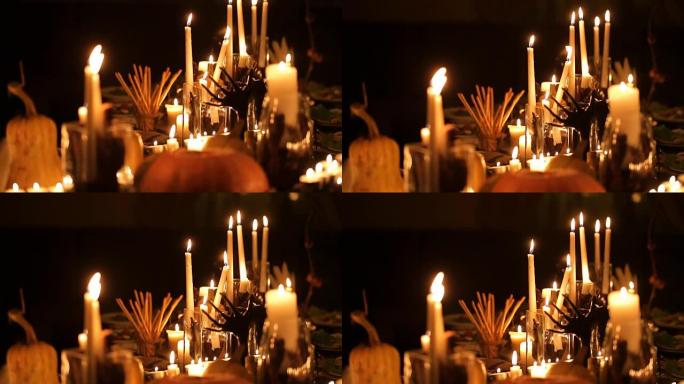 万圣节节日餐桌上有蜡烛和南瓜