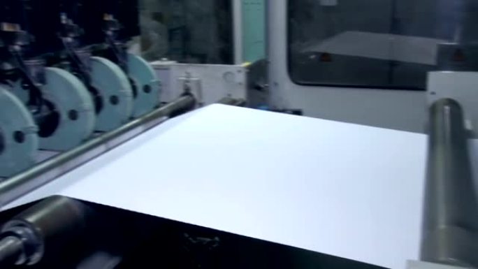 切割前准备纸张的机器