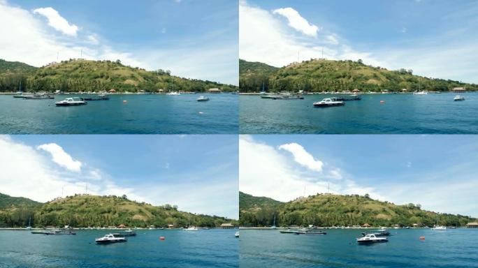 海中岛屿的奇妙景象，沿岸有码头和游艇。巴厘岛的蓝天和碧绿的水景观。印度尼西亚令人叹为观止的海洋和天空