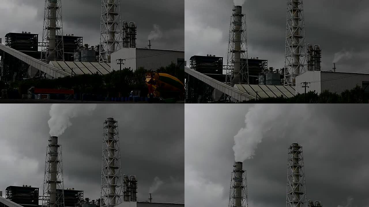 石油工厂让工业废气排出 (2014/04/26)(从工厂向上倾斜到天空)