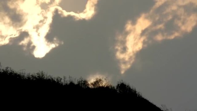 埃特雷塔山的云