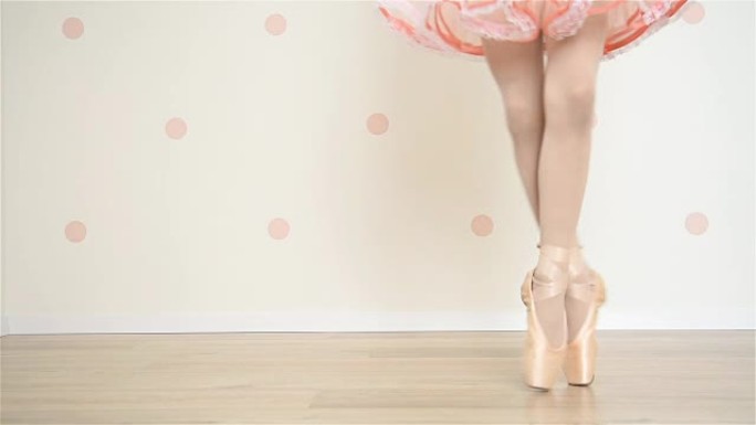 穿着脚尖鞋的芭蕾舞女演员