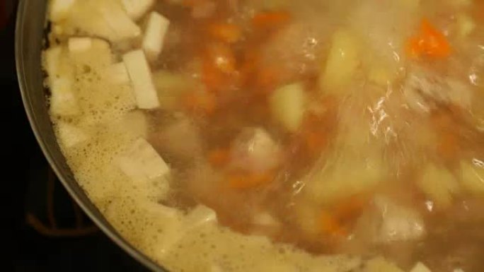 蔬菜汤煮沸特写