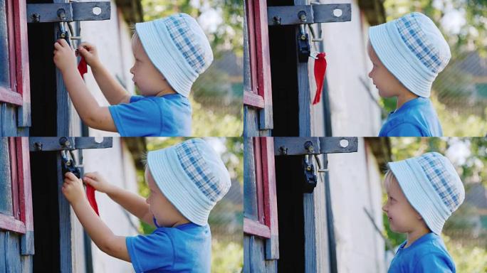 一个有趣的乡村女孩在谷仓里玩了2-3年的旧锁。可爱的家庭视频和一个孩子