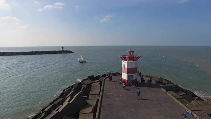 灯塔海和码头的鸟瞰图。无人机在荷兰的pharos和船上飞行