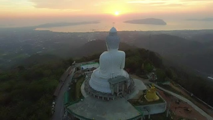 鸟瞰普吉岛的美化大佛。