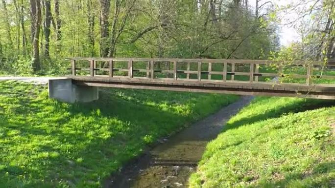 公园里的桥，移开视线。