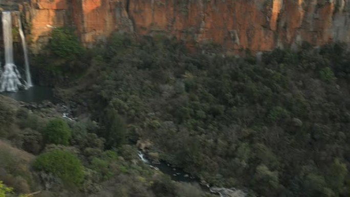 左边是南非波文山区的风景