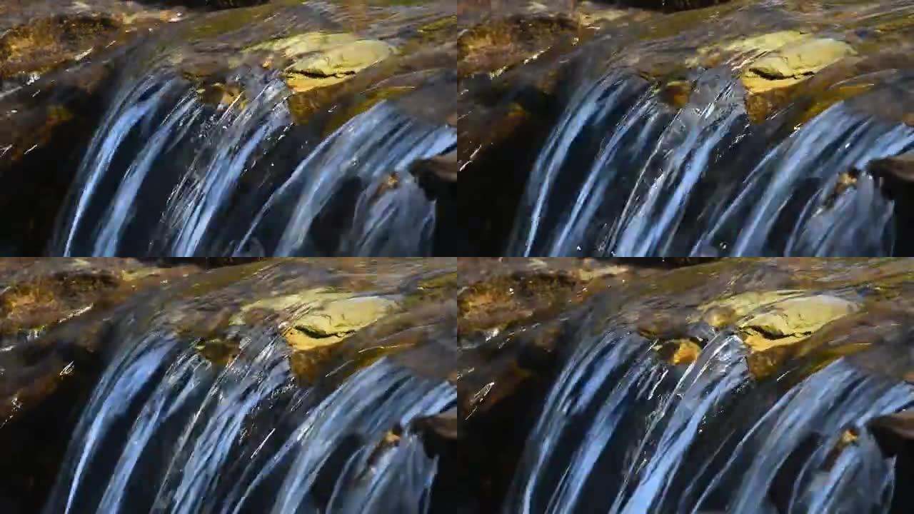 小裂谷的小溪水流