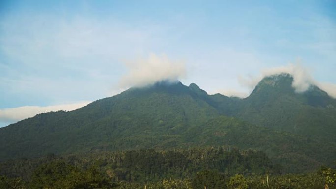 山脉和天空的景观。卡米金岛