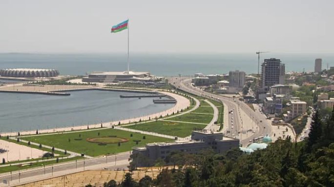 从上方可以看到海边大城市的全景。阿塞拜疆巴库。时间流逝