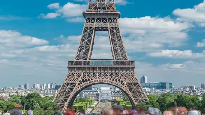 战神广场和埃菲尔铁塔在阳光明媚的夏日里时光倒流。法国巴黎