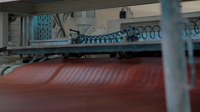 层压板胶带的自动机器生产