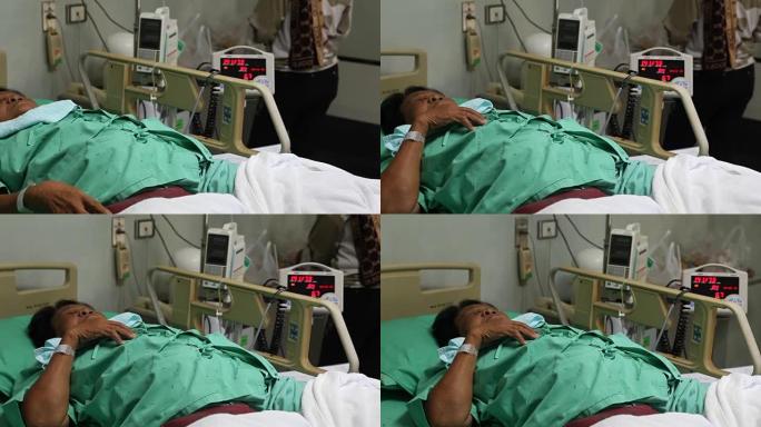 医院的高级女性患者