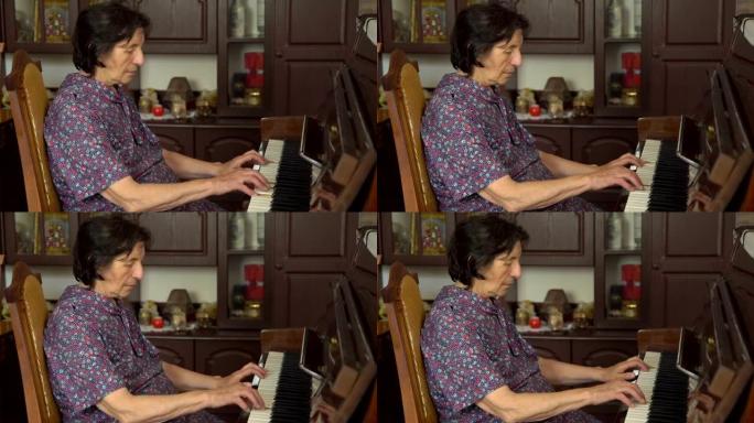 老妇人的简介正在家里弹钢琴