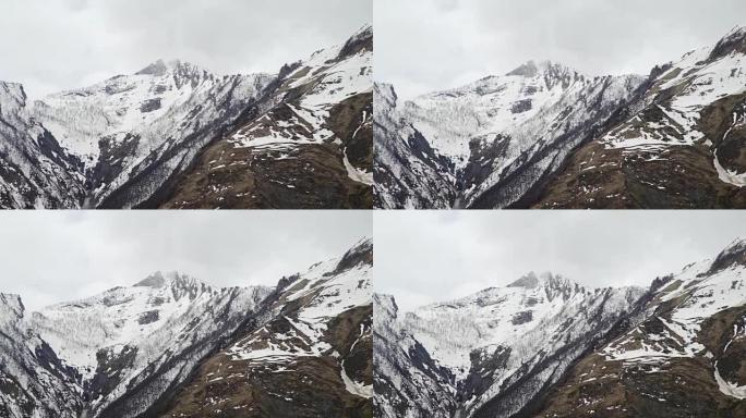 格鲁吉亚的卡兹贝吉山脉雪峰景观
