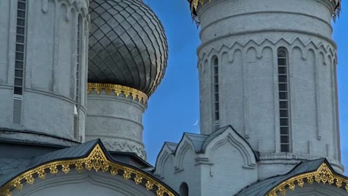 大时间流逝的罗斯托夫克里姆林宫圣母升天大教堂的圆顶。俄罗斯的金环