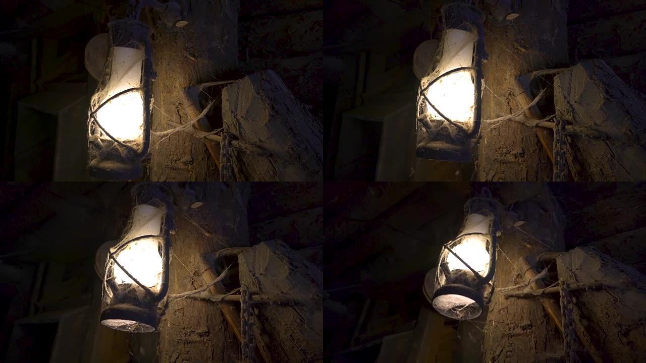 一盏旧木屋里的旧灯