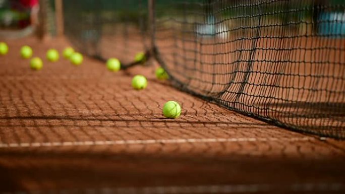 网球击中网球网