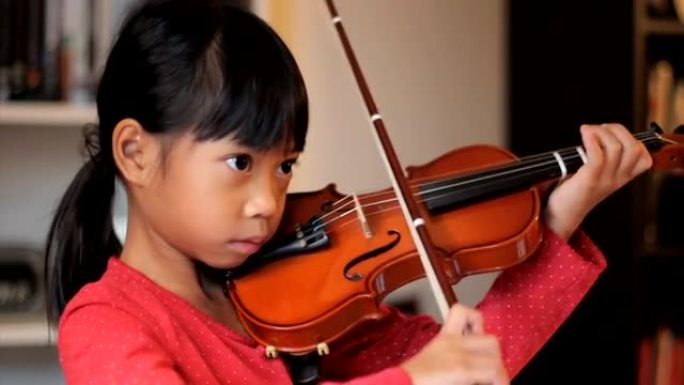 亚洲女孩练习小提琴