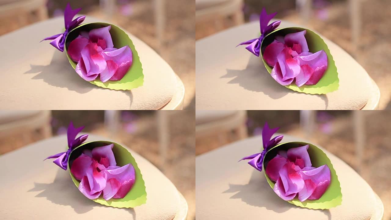 小紫色玫瑰花瓣特写