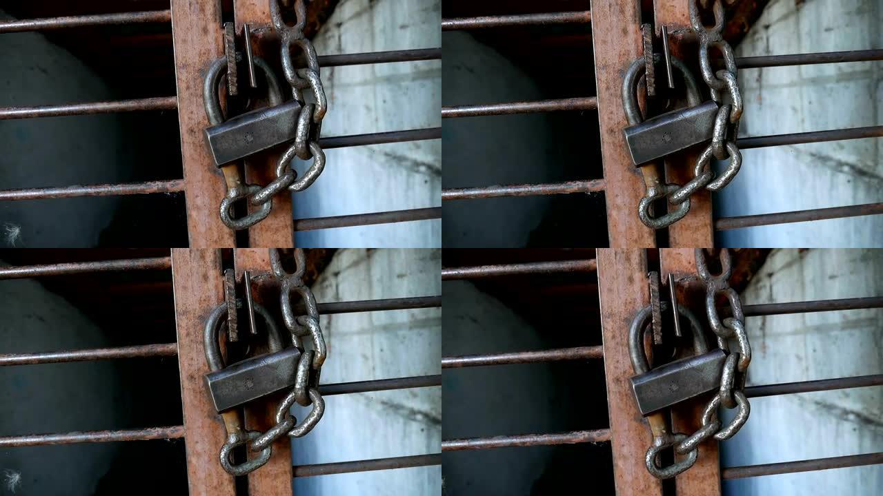 铁视频酒吧监狱上的旧铁锁