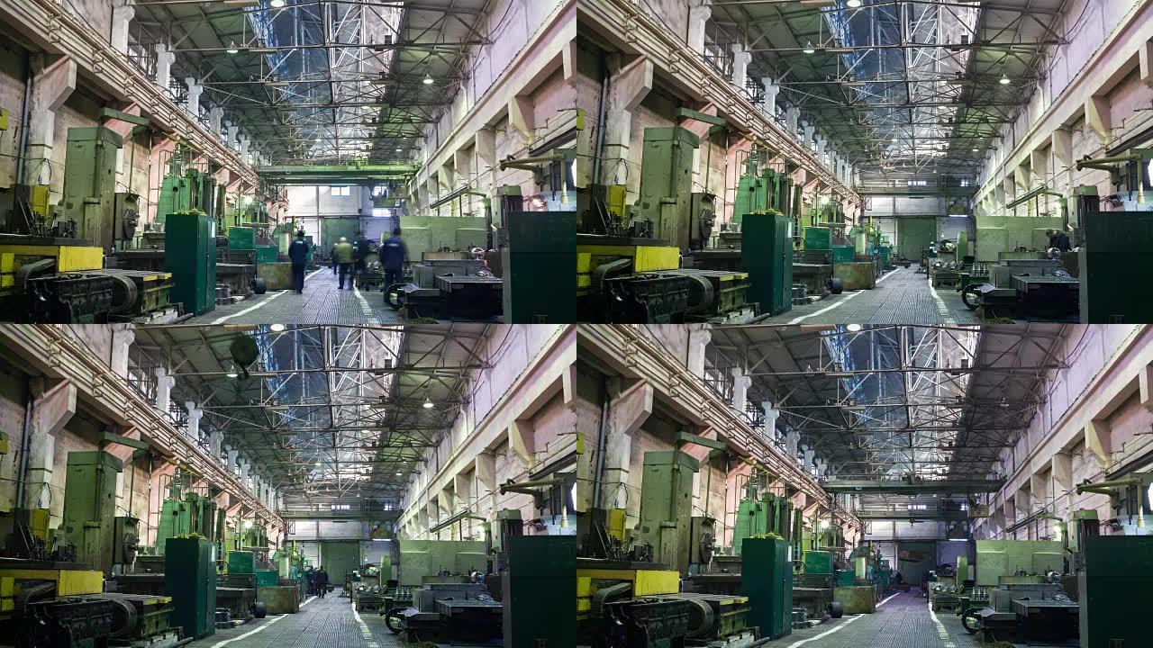 工厂梁式起重机在一个大车间的顶部移动。在工厂加工金属并搬运货物的车床工人。全高清延时视频