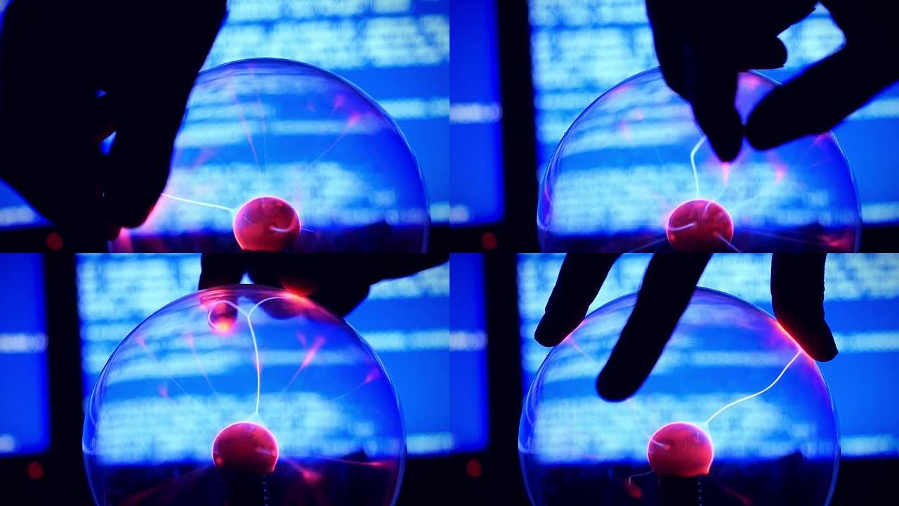 等离子球-充满稀有惰性气体的透明球体。手的慢动作在蓝色背景下触摸等离子球破碎的电脑