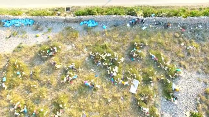 克罗地亚佩格岛公路旁草地上塑料袋的鸟瞰图