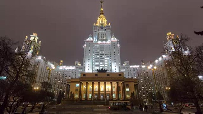 莫斯科国立大学在麻雀山上的主楼在冬季的时间间隔