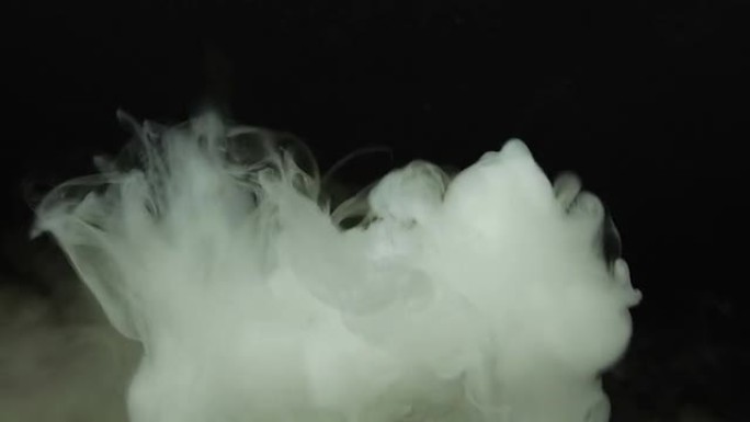 用干冰做实验。