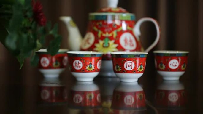 中国婚礼茶壶。