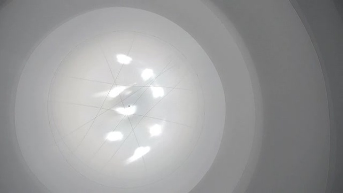 带光的展厅抽象旋转视图