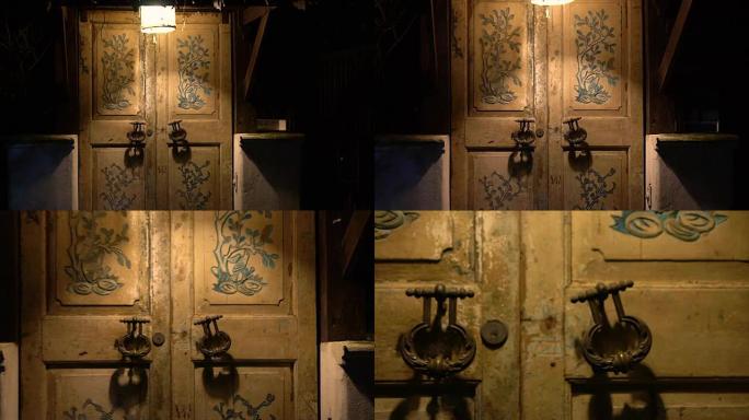 老式的旧门，带有大把手和钥匙孔。